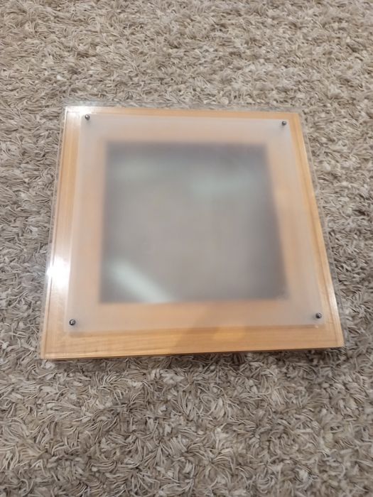 Vând plafonieră lemn masiv.