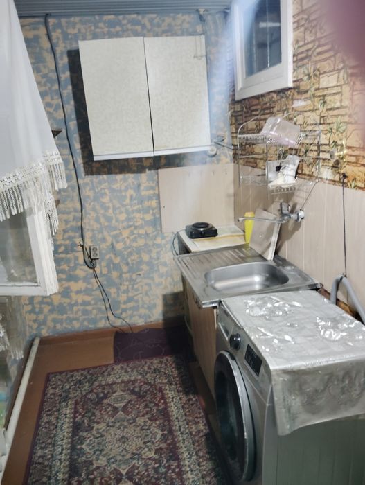 Сдается 1ком на спутнике8 2этаж 2этажки  с удобствами с мебелью агенст