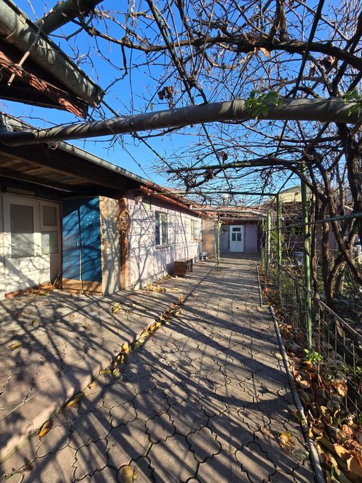 Casa la curte  colentina