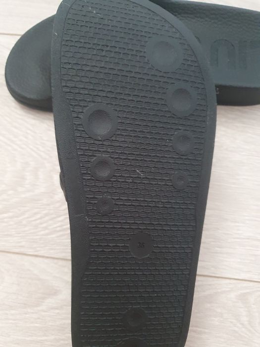 Чисто нови джапанки