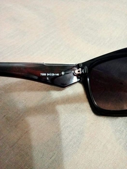 Продам женские оригинальные очки Prada.