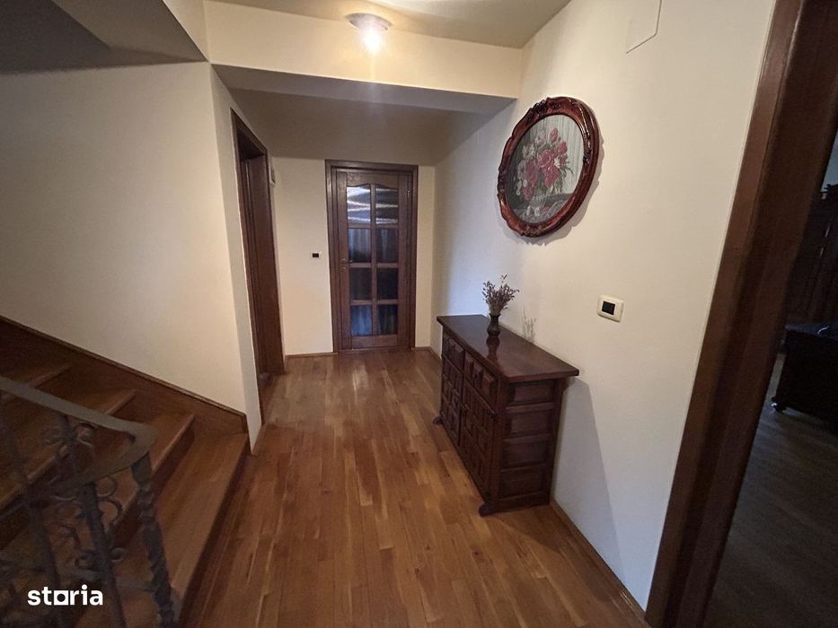 Vand vila deosebiata, in Subcetate, P+E+D,st.1.000 mp,sc.332 mp.