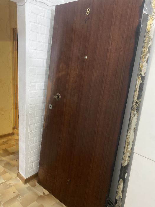 Продам железную дверь