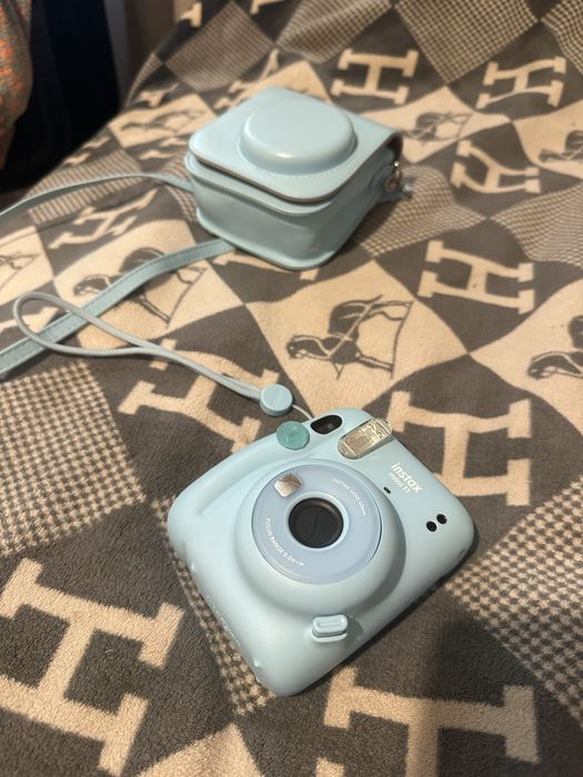срочно продам instax mini 11