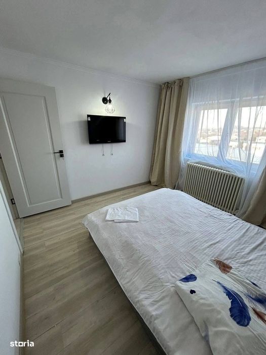 De vanzare apartament cu 4 camere, 2 bai, etaj 3, in zona Piata Mare