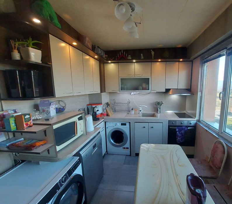 Тристаен апартамент за продажба в кв. Струмско, гр. Благоевград