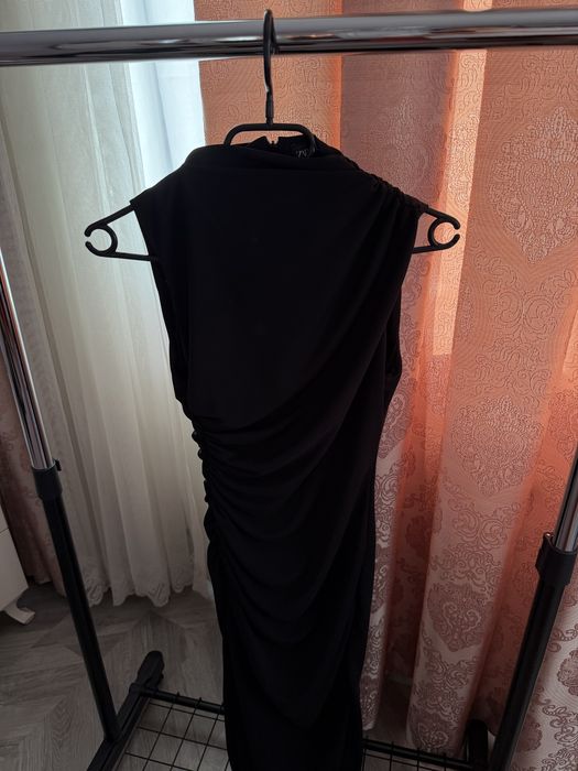 Дълга черна рокля Zara