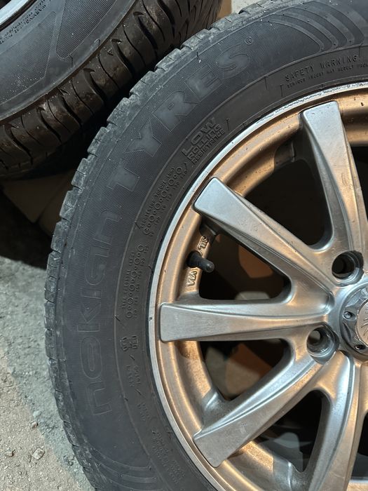 Летняя резина на легкосплавных  дисках