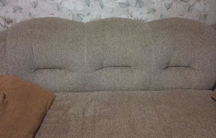 Продам диван угловой небольшой