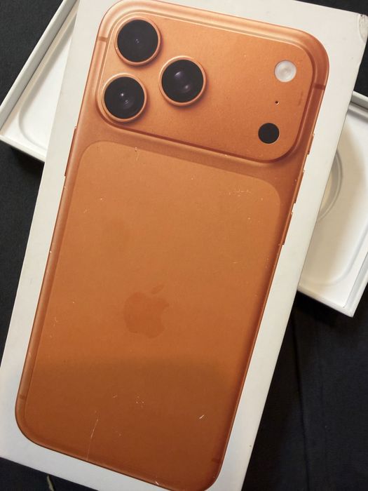 Продам Айфон 17 pro Max 256 orange