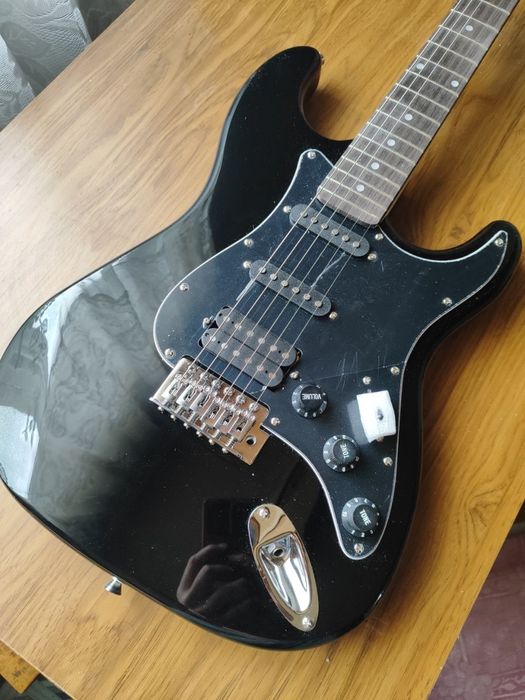 Продам электрогитару