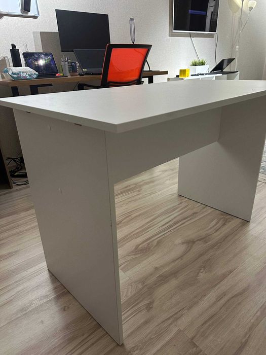 Стол - для компьютера или кухонный