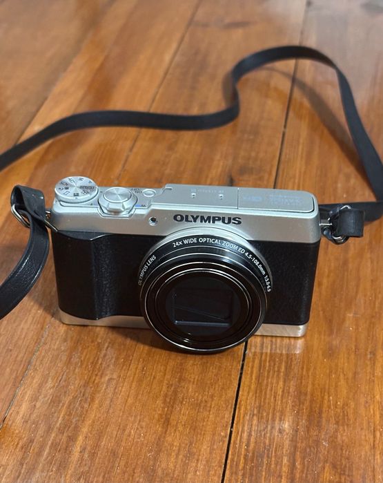 Olympus SH 1 - WiFi,  touch screen, retro style
