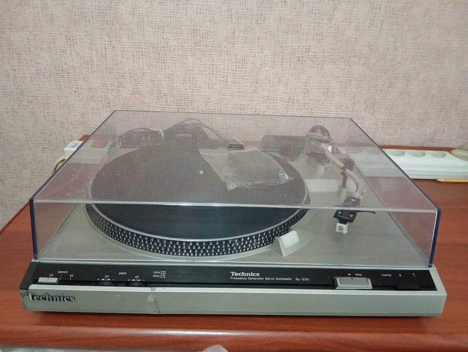 Продам проигрыватель винил дисков TECHNICS.