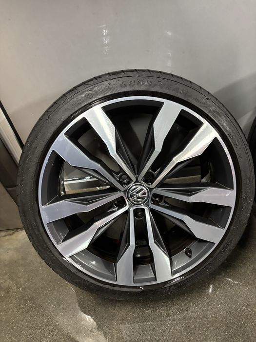 Set complet VW T-roc 225/40/19 Suzuka cu cauciucuri Goodyear dot2023