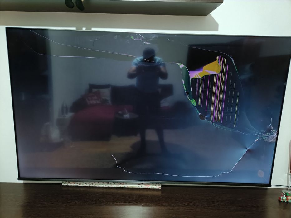 TV Hisense 75" ecran defect