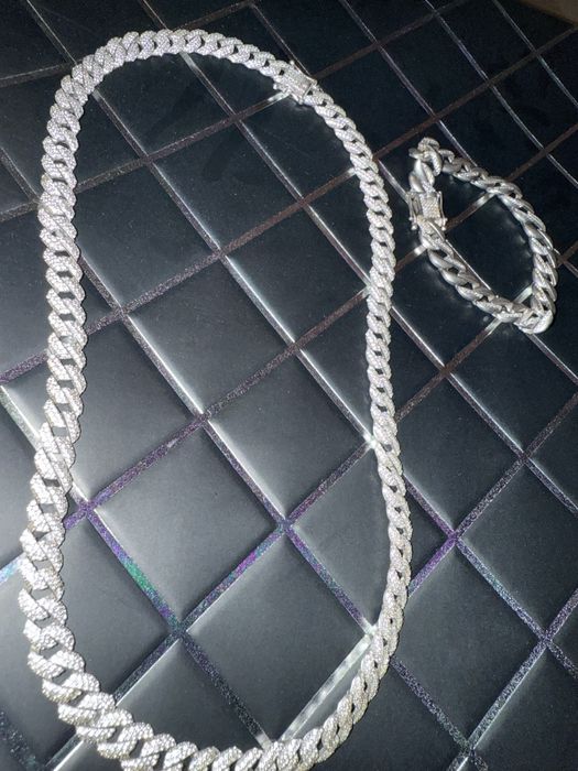 Vand set Cubanez de argint cu pietre !