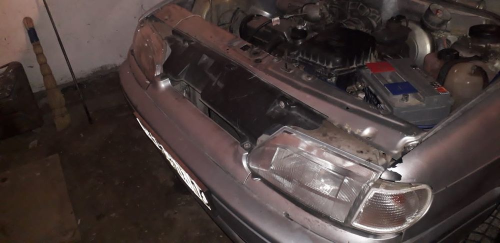 Лада 2115 седан серебристый