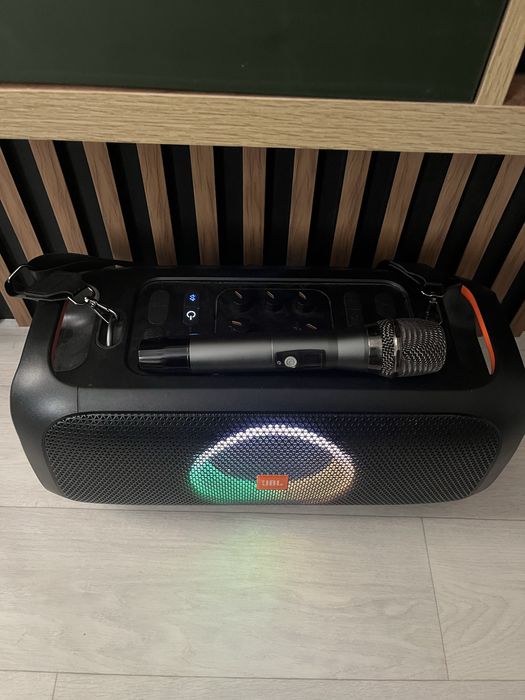 Портативна колонка JBL