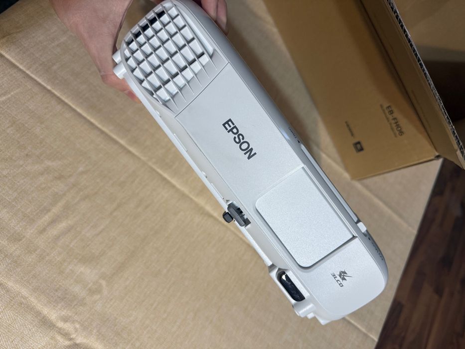Проектор Epson EB-FH06