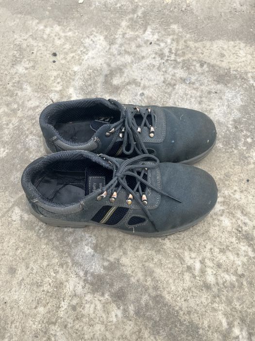 Продам летний спец ботинка размер 40,цена 5000тг