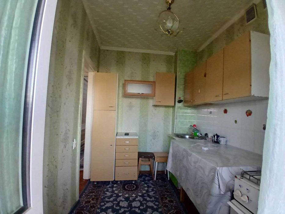 СРОЧНО! Зарафшон шаҳар марказида 3 хонали квартира сотилади.