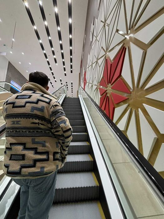 Мужской бомбер с принтом