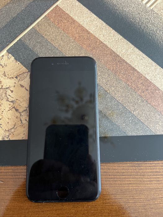 Iphone se2 запазен