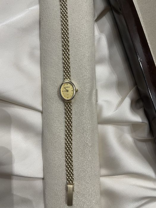 Золотые часы женские