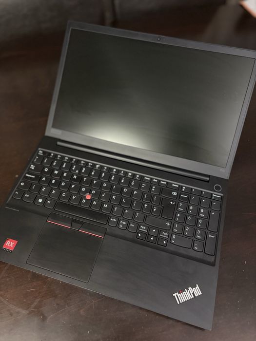 Lenovo ThinkPad E15 i5-10210U / 8GB RAM / 1TB SSD / RX 640 / Win 11 Pro