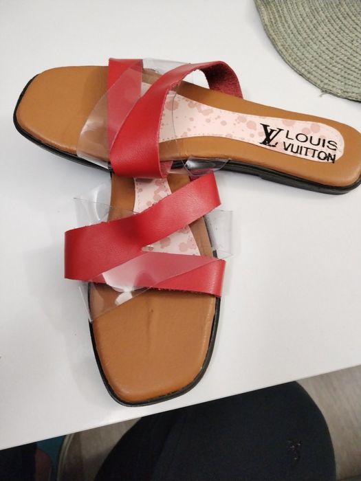 Нови кожени чехли с прозрачна част