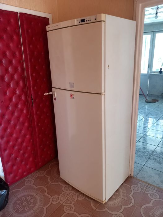 Apartament în Str Costache Racovita, 3 camere 64 mp utili, balcon, etaj 3/4, centrala proprie, AC, termopan, depozitare, scoli si licee in apropiere