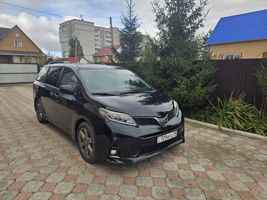 Тойота сиенна 2018