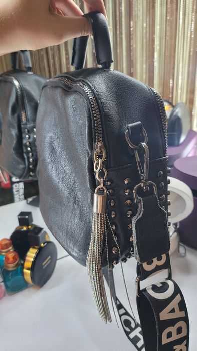 Стильная чёрная сумка через плечо