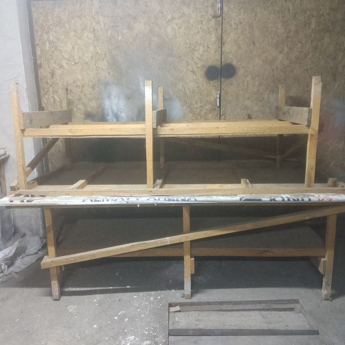 Продам столы 2шт