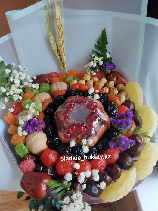 Продается клубника ягоды и фрукты