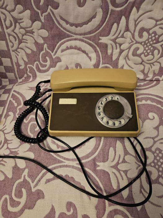 Стационарный советский телефон