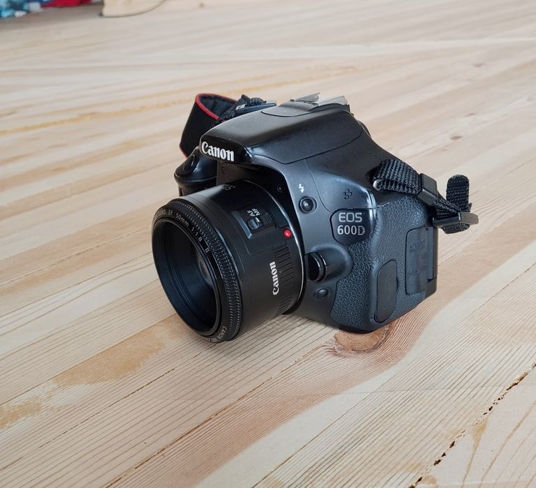 Фотоаппарат Canon EOS 600 D Б/У с обьективом