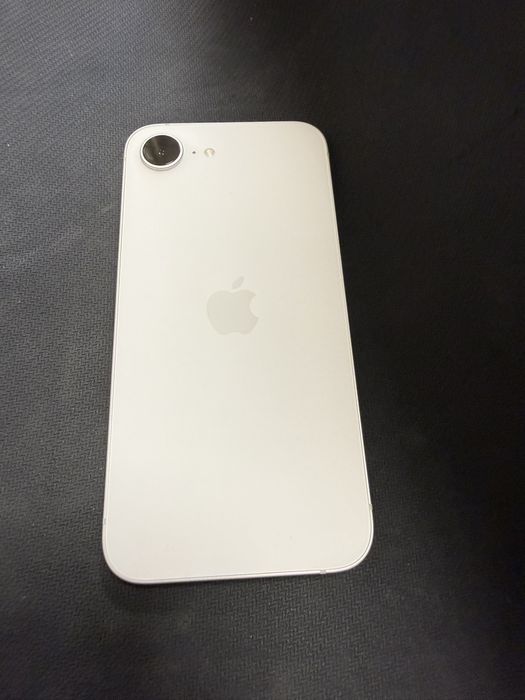 iPhone 16e 128gb / заключен