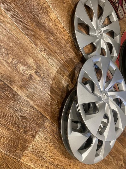 Оригинальные колпаки на Тойота