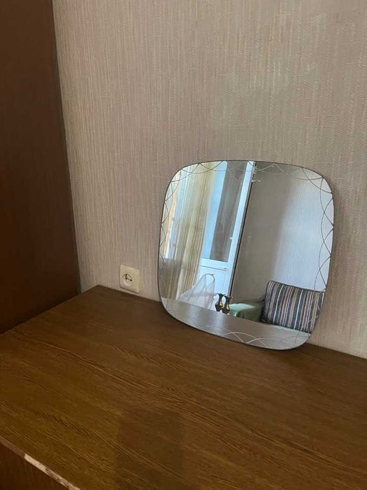 постеР и зеркало