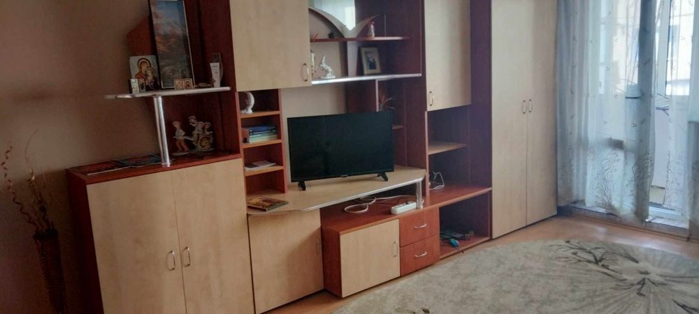Vand mobila sufragerie
