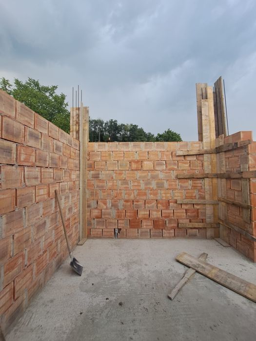 Teren+ casă în construcție