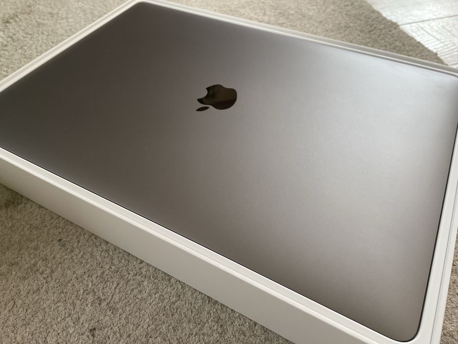 MacBook Pro 2019 cu Touch Bar i7 RadeonPro 555x 16GB RAM / 256GB SSD