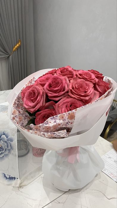 15 роз пышный букет