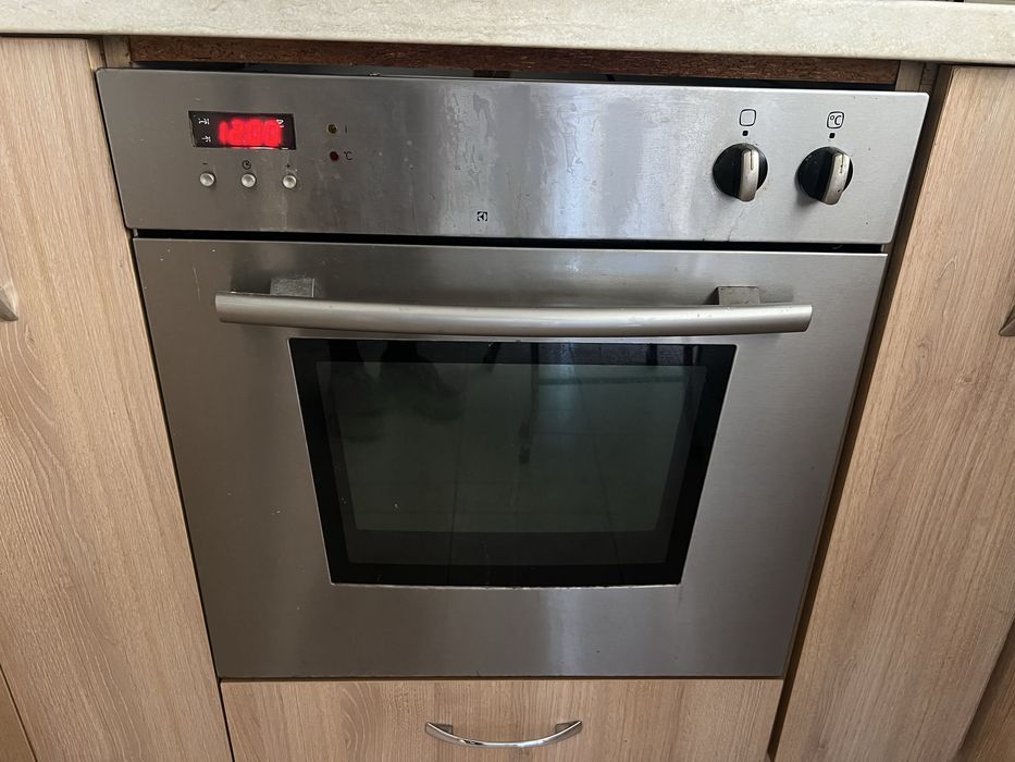 Electrolux Фурна за вграждане и плот за вграждане