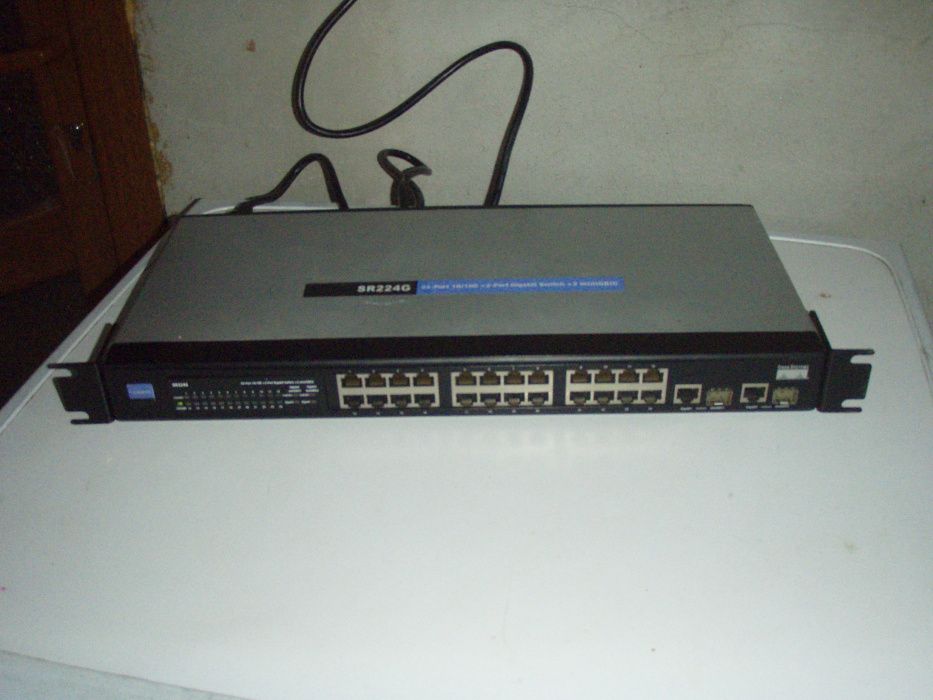 Switch Linksys CISCO SR224G 24 porturi 10/100 + 2 Gigabit + 2 miniGBIC