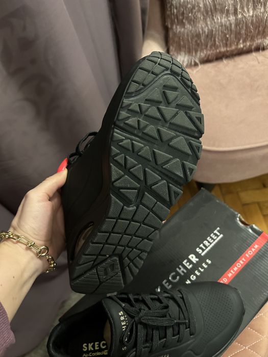 Tenesi Skechers Stand On Air