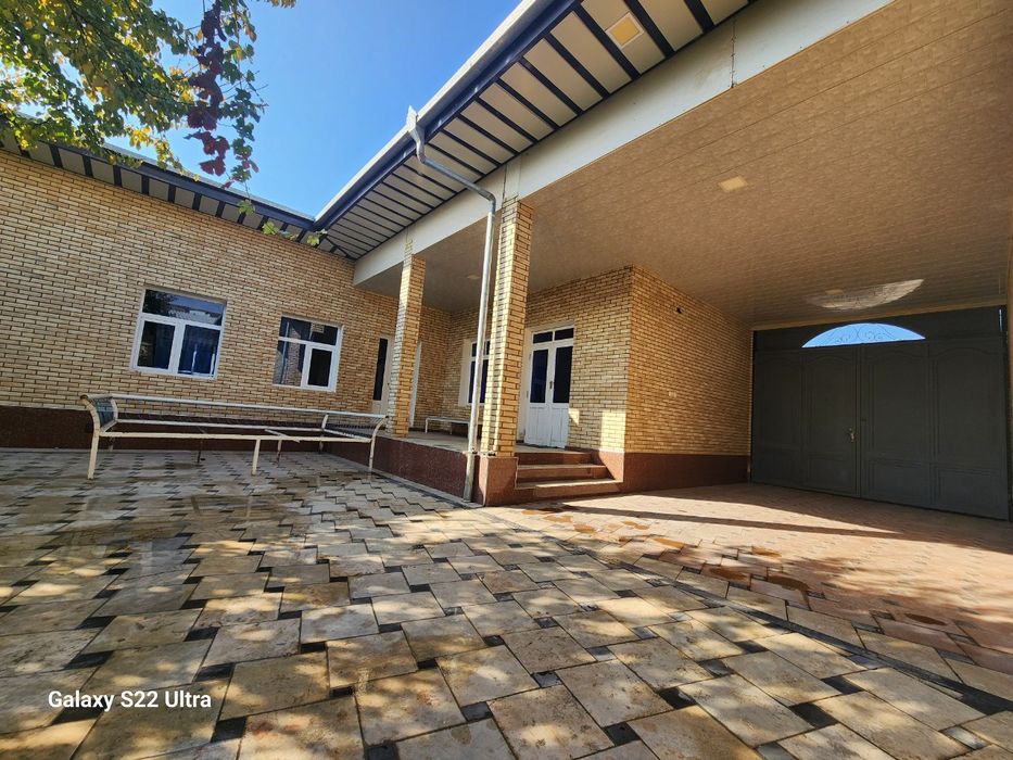 Uchastka hovli sotiladi tayyor 5 sotix