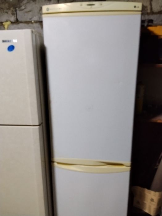 Продам холодильник